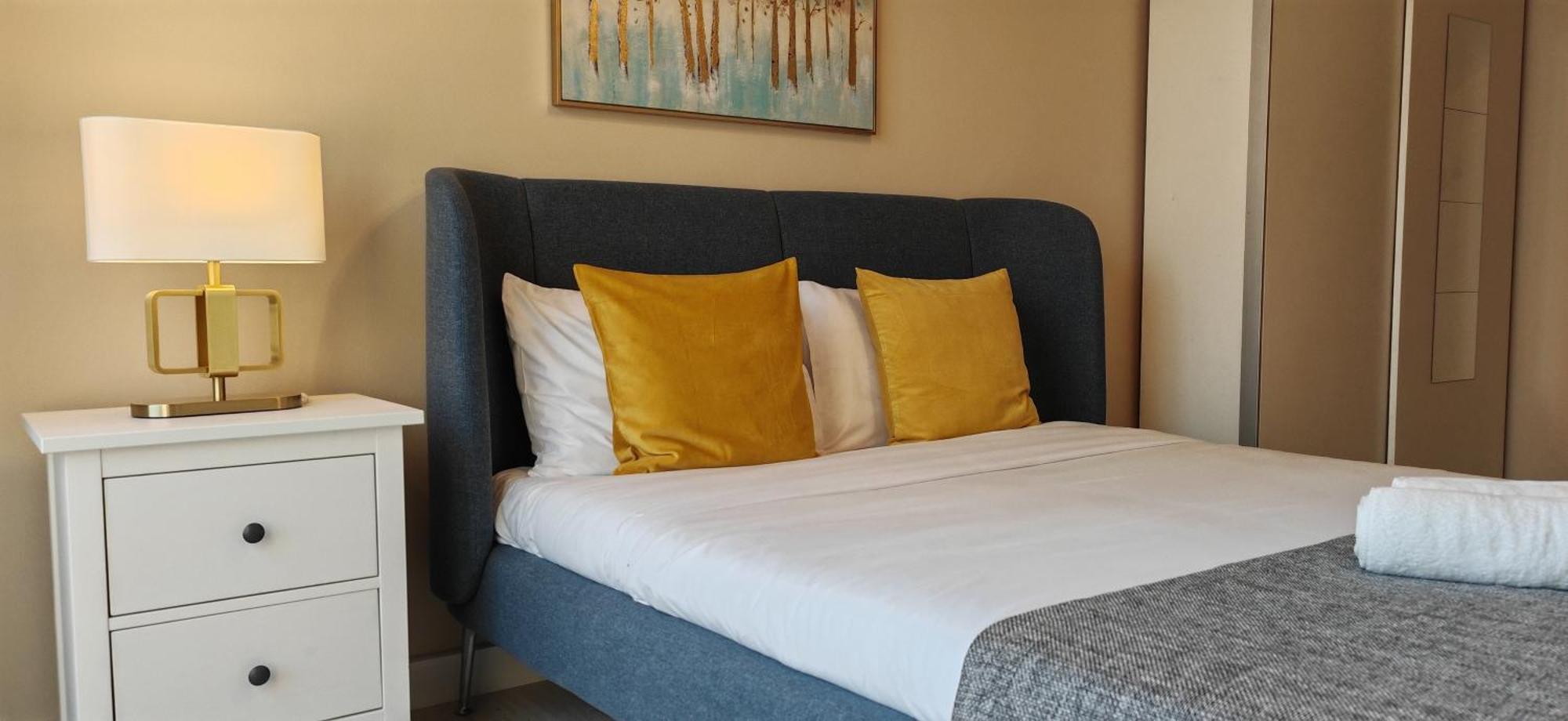 Marina View Luxury Condo: Spacious 2bd Steps From Jbr Apartment Dubai