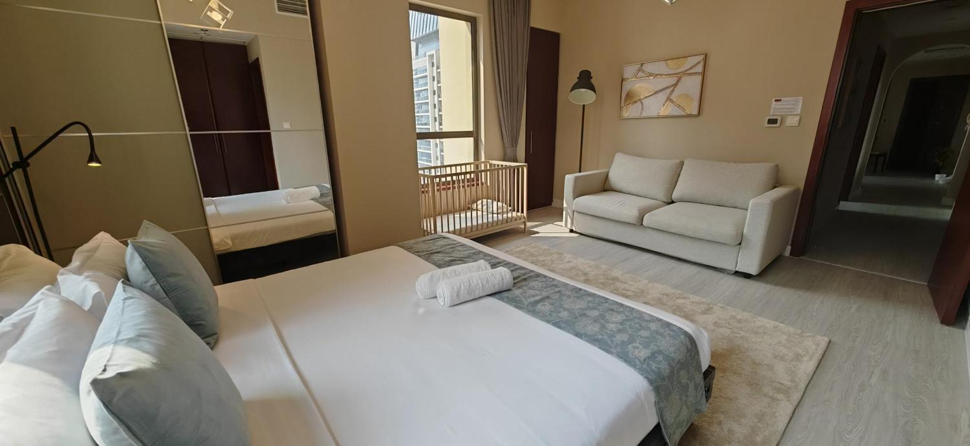 Apartment Marina View Luxury Condo: Spacious 2bd Steps From Jbr Dubai