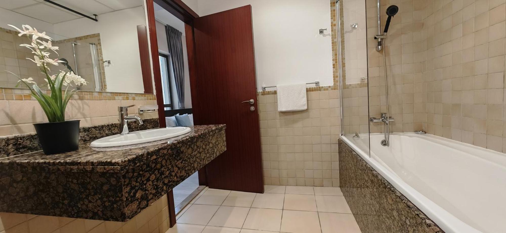 La Buena Vida Homes, Luxe, 3br With, Full Kitchen, Marina View, By Jbr Beach, Tram & Marina *