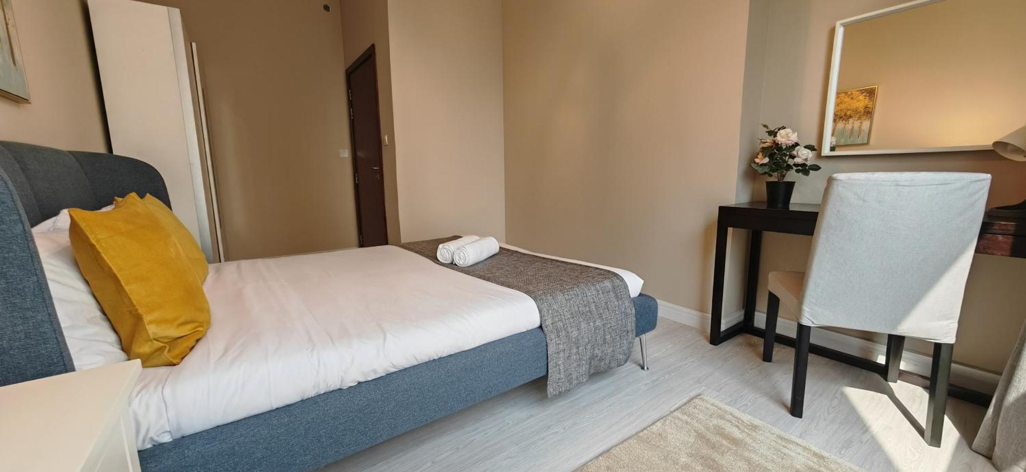 Marina View Luxury Condo: Spacious 2bd Steps From Jbr Apartment *