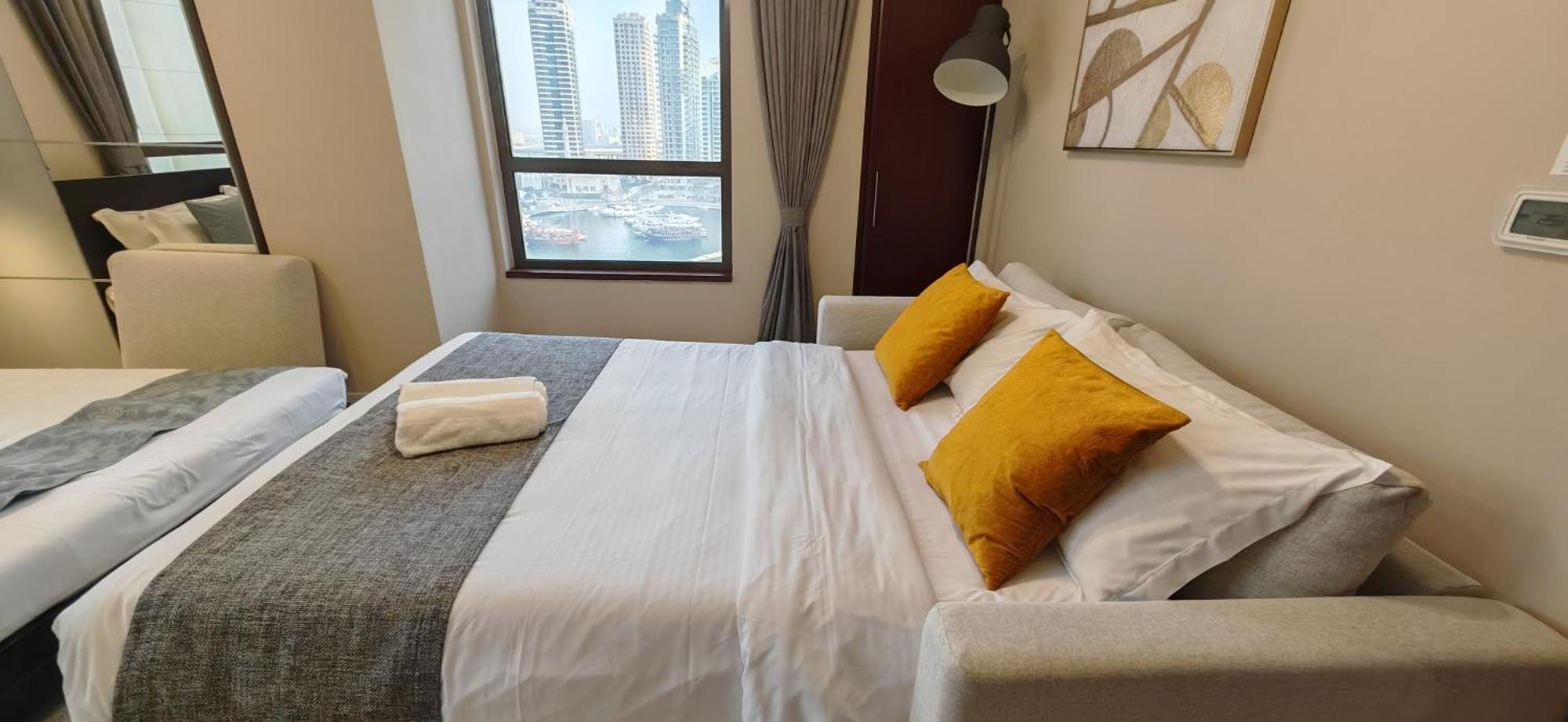 Marina View Luxury Condo: Spacious 2bd Steps From Jbr Apartment