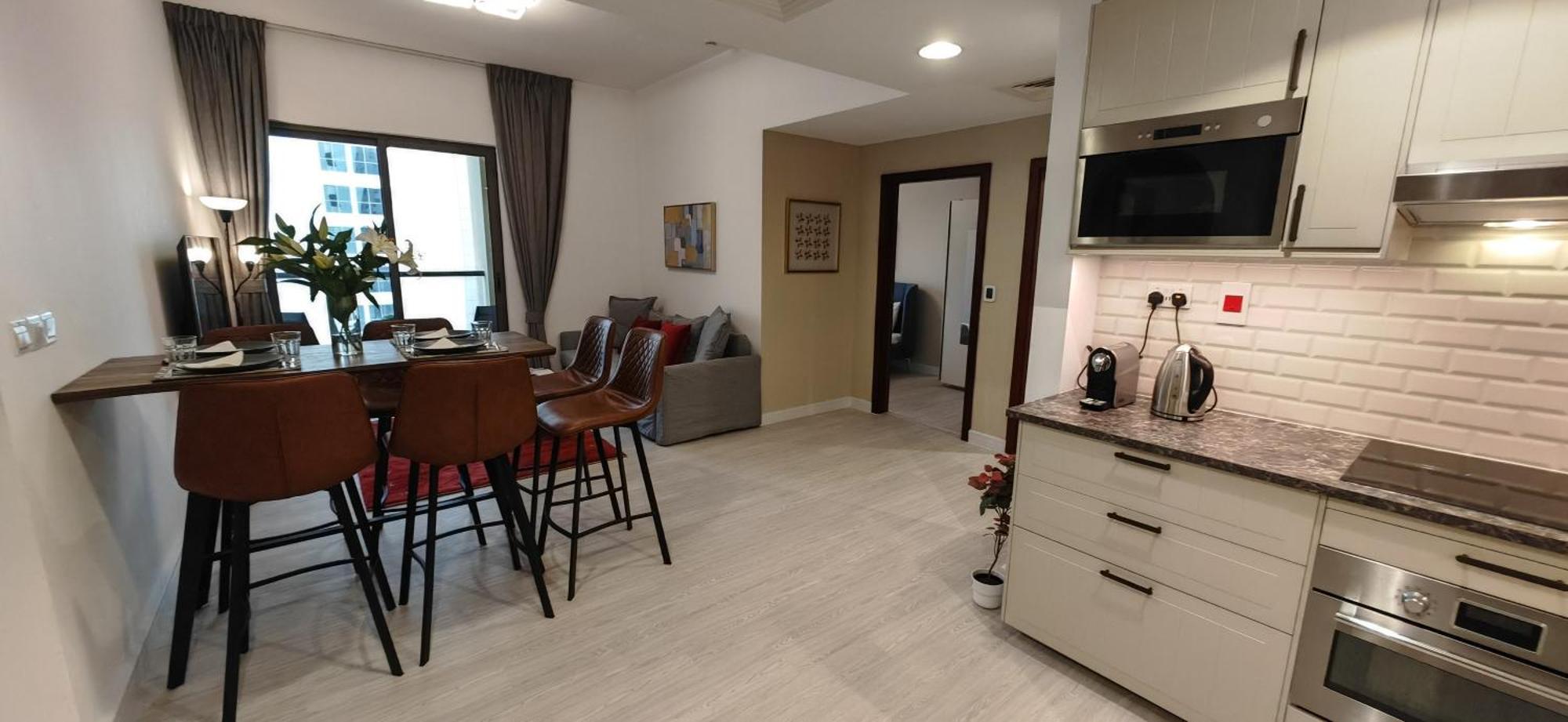Marina View Luxury Condo: Spacious 2bd Steps From Jbr Apartment *