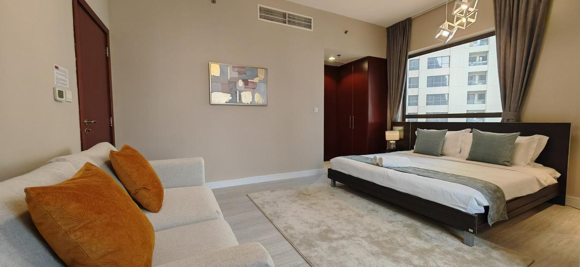 Apartment Marina View Luxury Condo: Spacious 2bd Steps From Jbr Dubai
