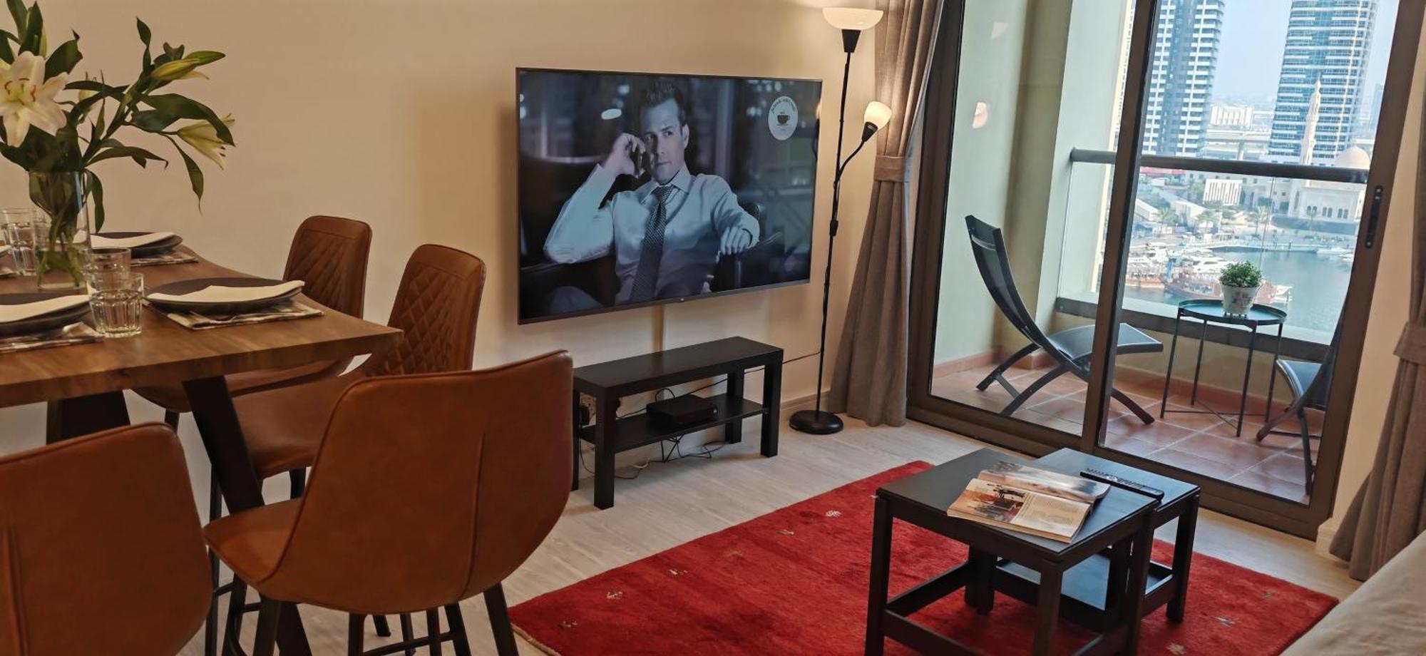 Marina View Luxury Condo: Spacious 2bd Steps From Jbr *