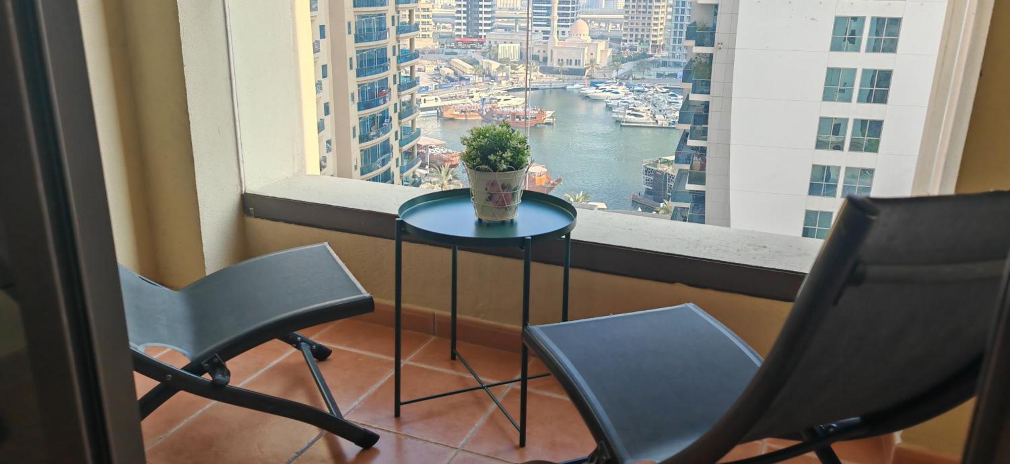 Marina View Luxury Condo: Spacious 2bd Steps From Jbr Dubai